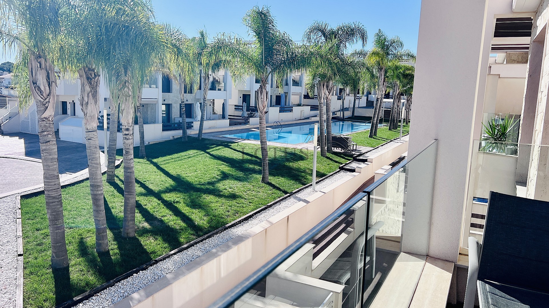 Exclusieve bungalow met 3 slaapkamers op het dak in Los Balcones - Lotus Properties