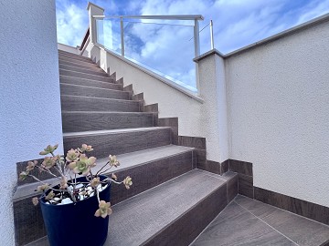 Exclusieve bungalow met 3 slaapkamers op het dak in Los Balcones - Lotus Properties